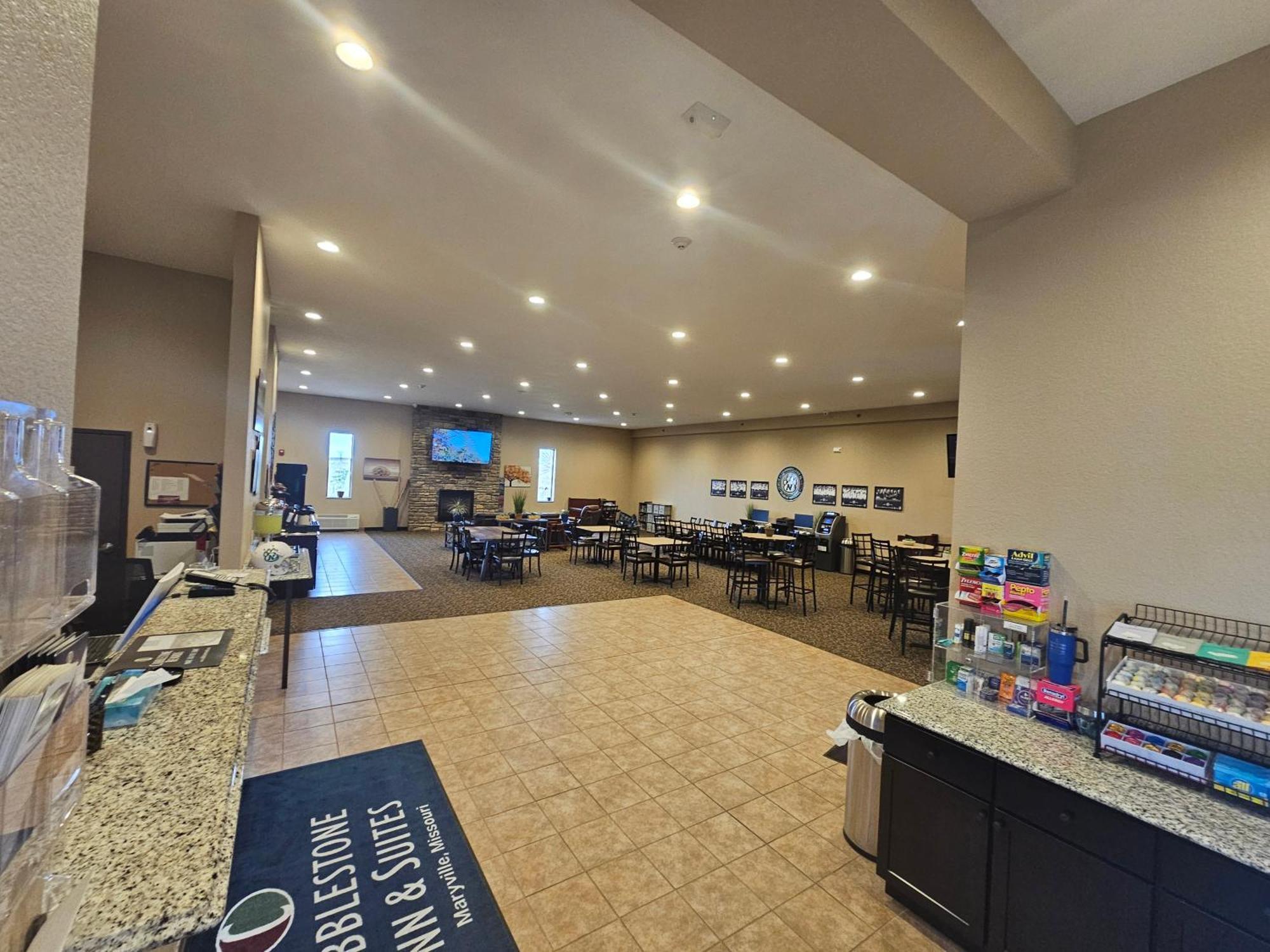 Cobblestone Inn & Suites Maryville Bagian luar foto